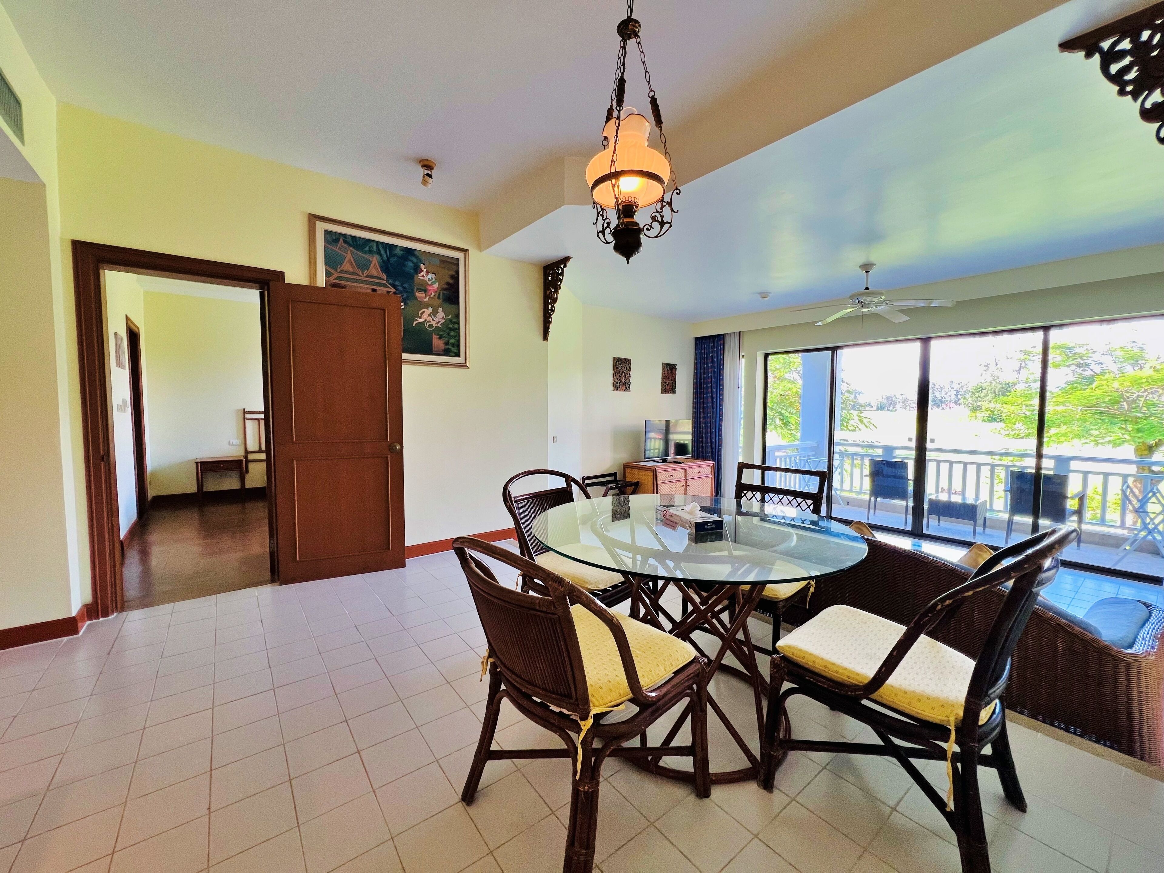 Standaard appartement, 2 slaapkamers | Woonruimte | Een 42-inch lcd-televisie met satellietzenders en televisie