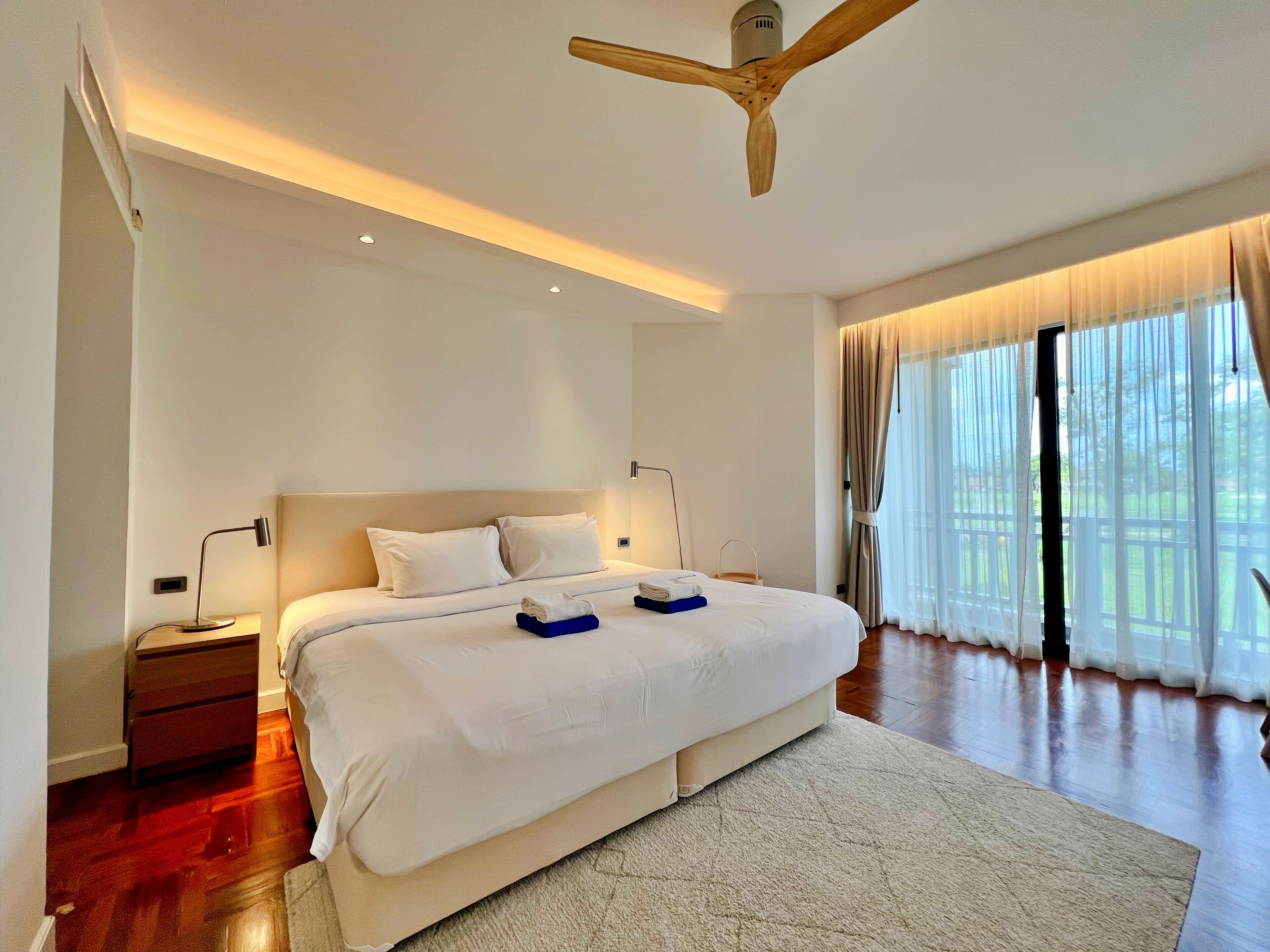 Deluxe appartement, 1 slaapkamer | Een kluis op de kamer, individueel gedecoreerd, individueel gemeubileerd