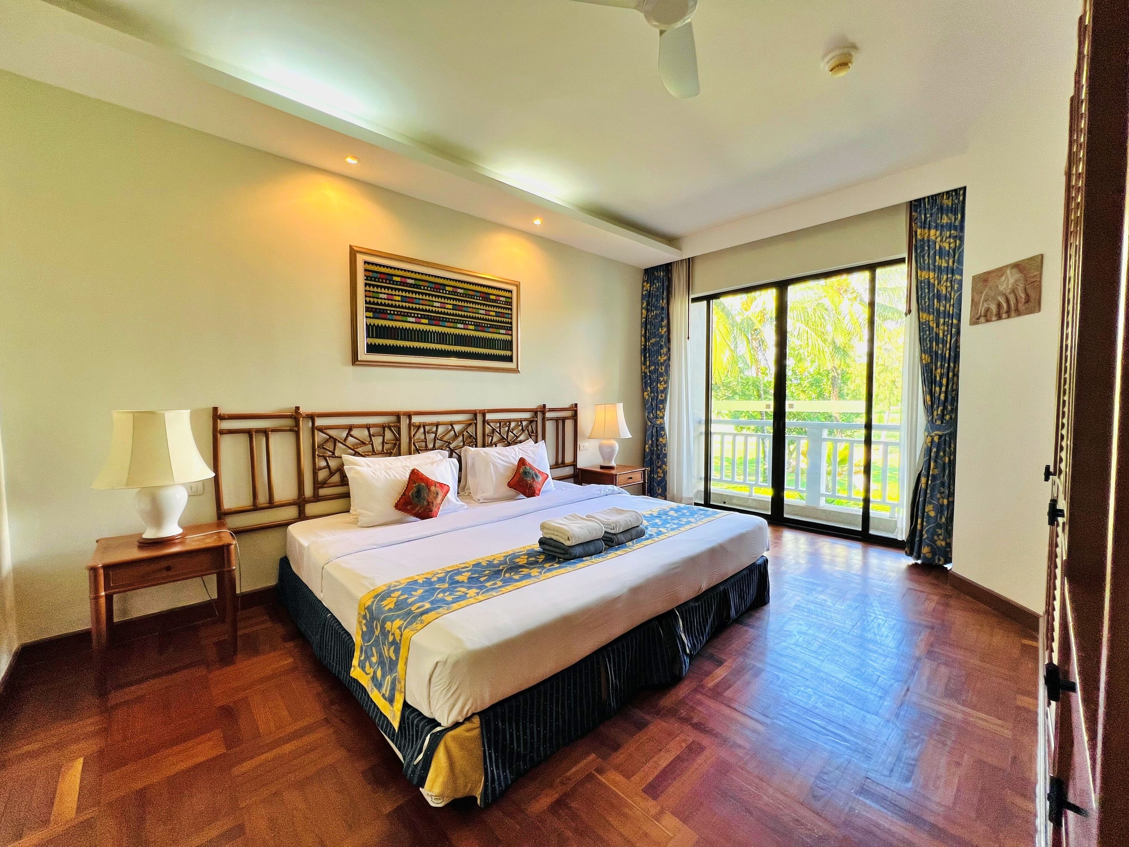 Grand appartement, 1 slaapkamer | Een kluis op de kamer, individueel gedecoreerd, individueel gemeubileerd