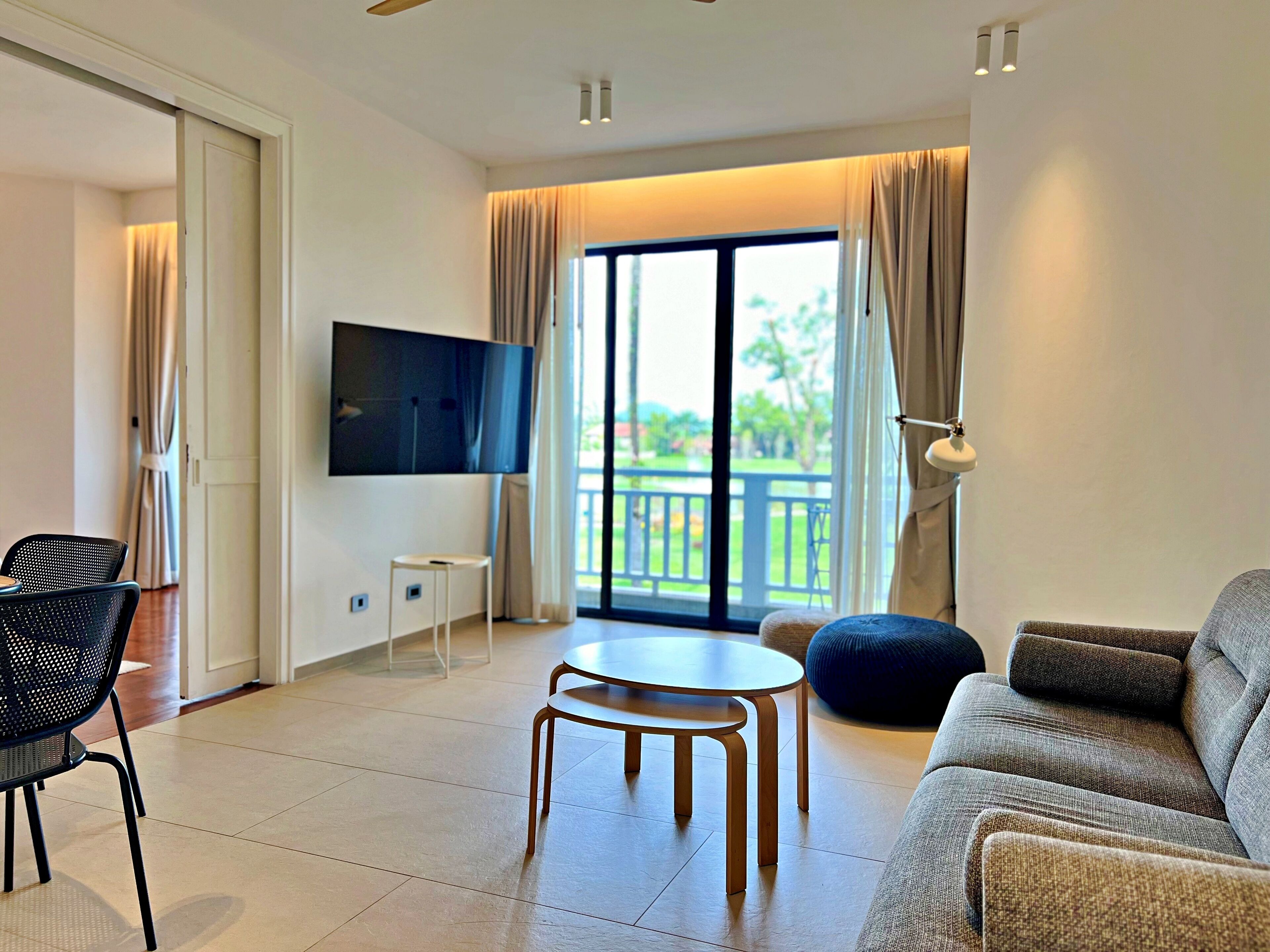 Televisión LCD 42 pulgadas con canales de televisión vía satélite