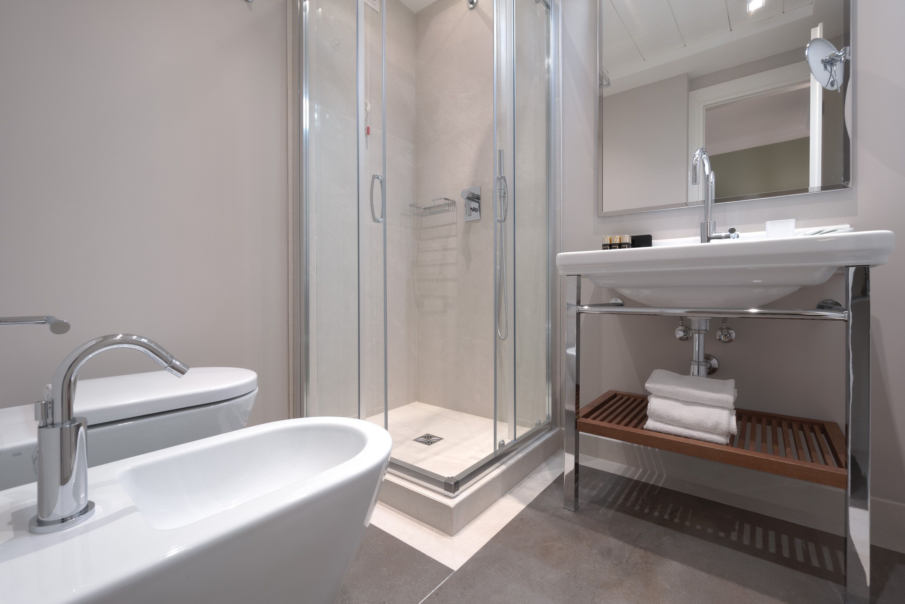 classic single room | bathroom | free toiletries, hair dryer, slippers, bidet