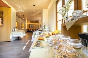 Colazione a buffet inclusa, servita tutte le mattine 