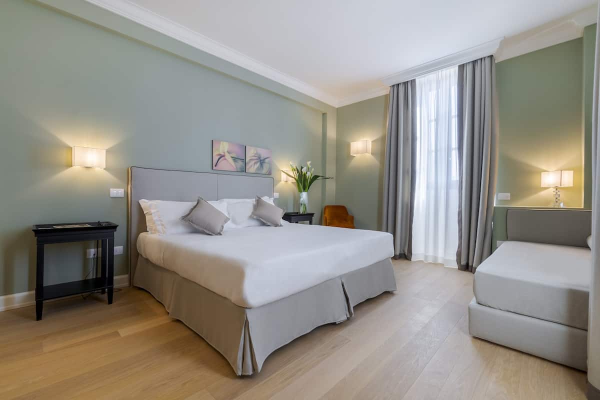 Deluxe Double Room | Premium bedding, minibar, in-room safe, desk