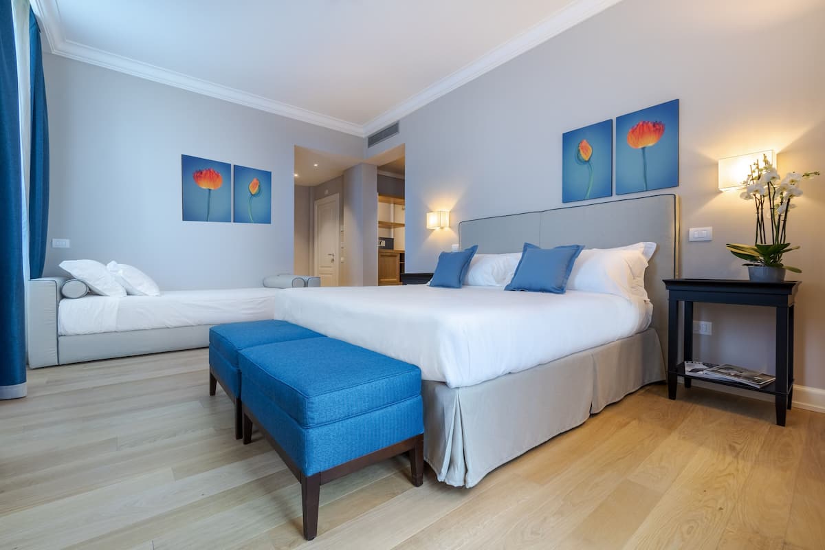 Premium bedding, minibar, in-room safe, desk