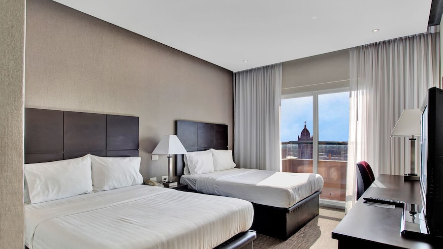 Everest Hotel