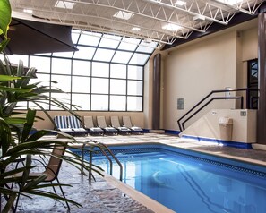 Indoor pool, sun loungers