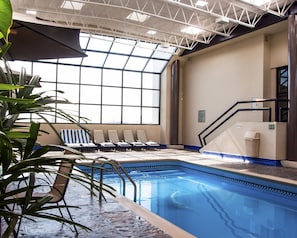 Indoor pool, sun loungers