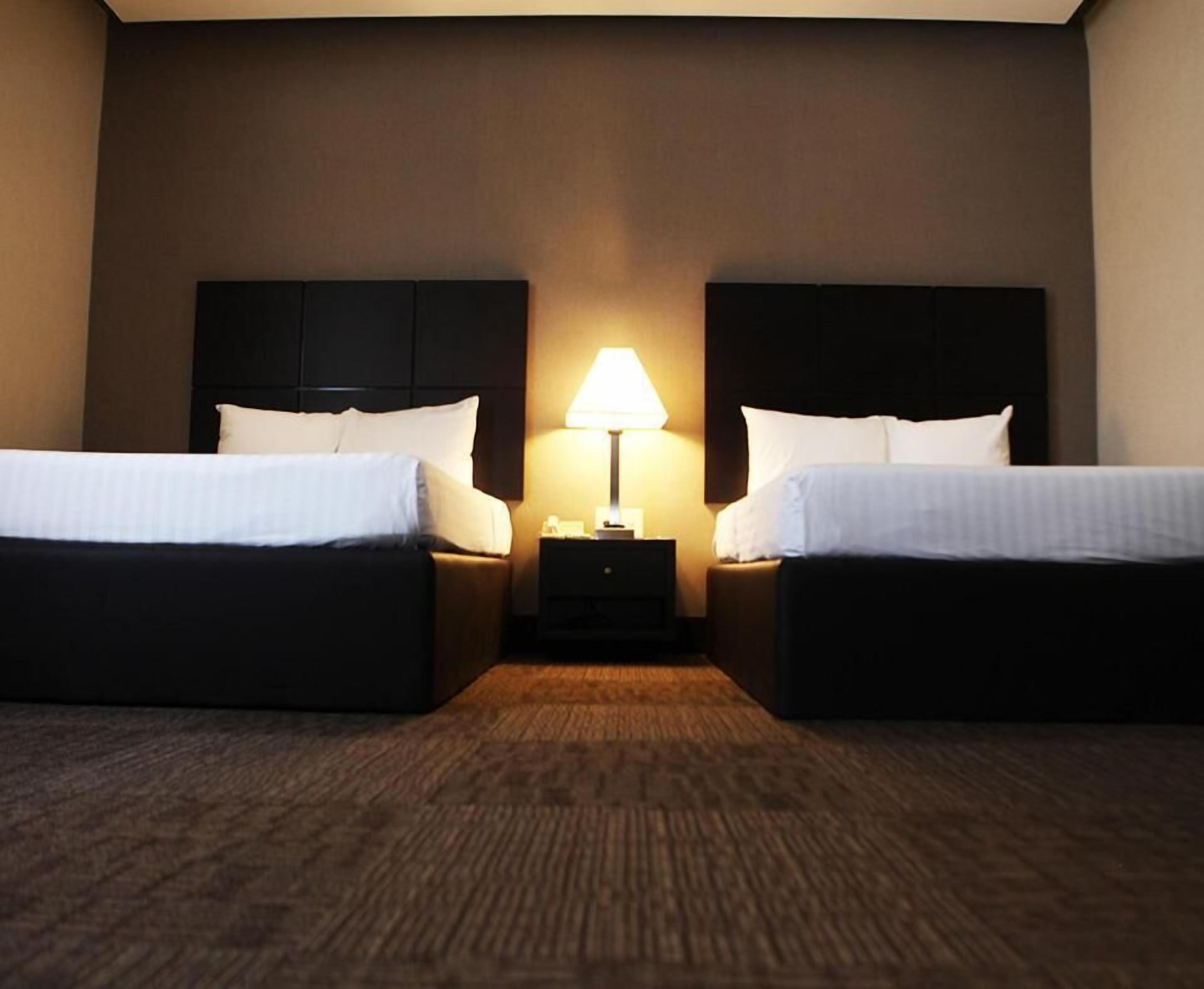 premium bedding, in-room safe, desk, laptop workspace