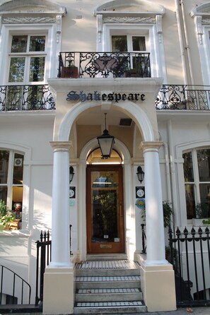 Front of property - Shakespeare Hotel (London)