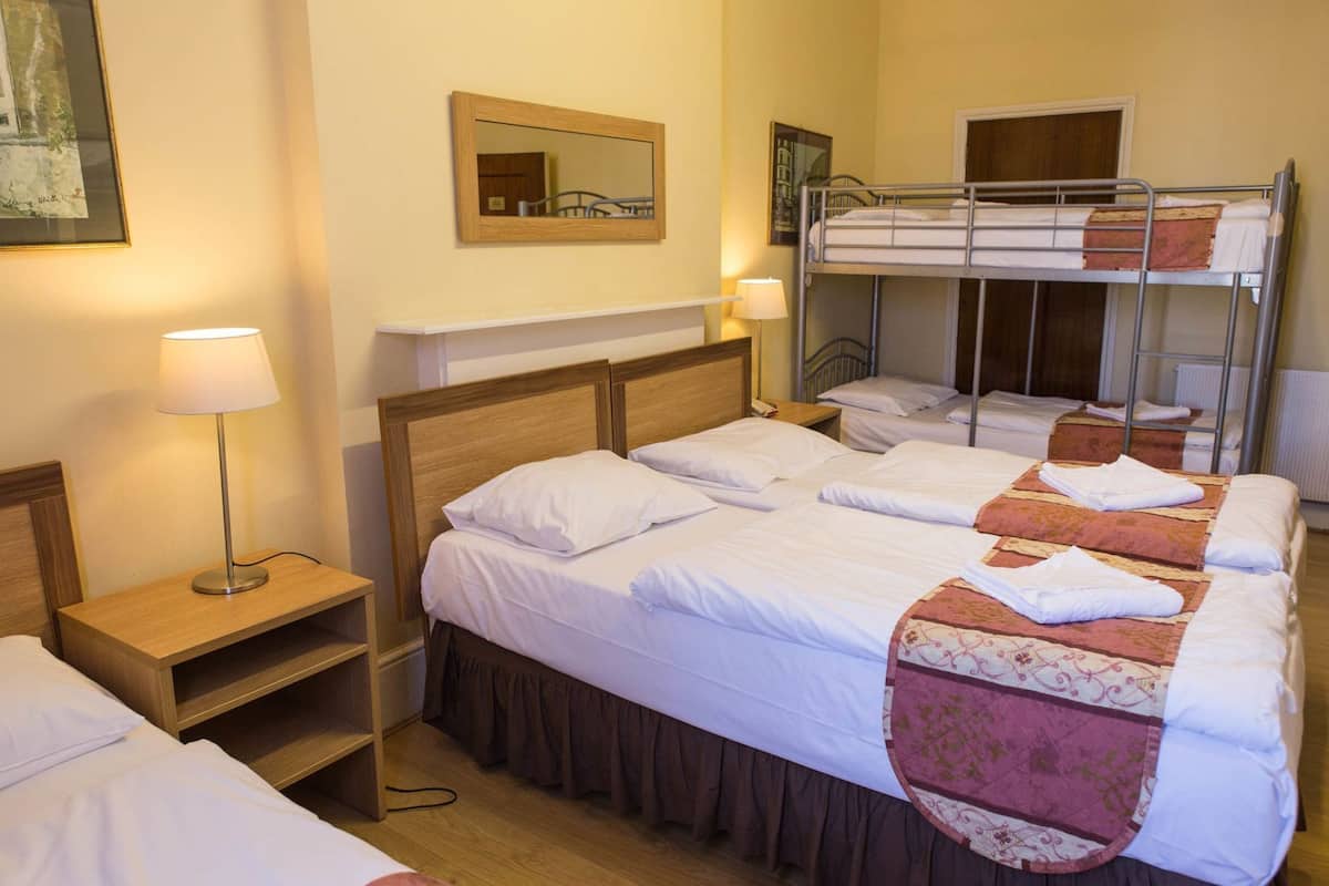 Iron/ironing board, free WiFi, bed sheets