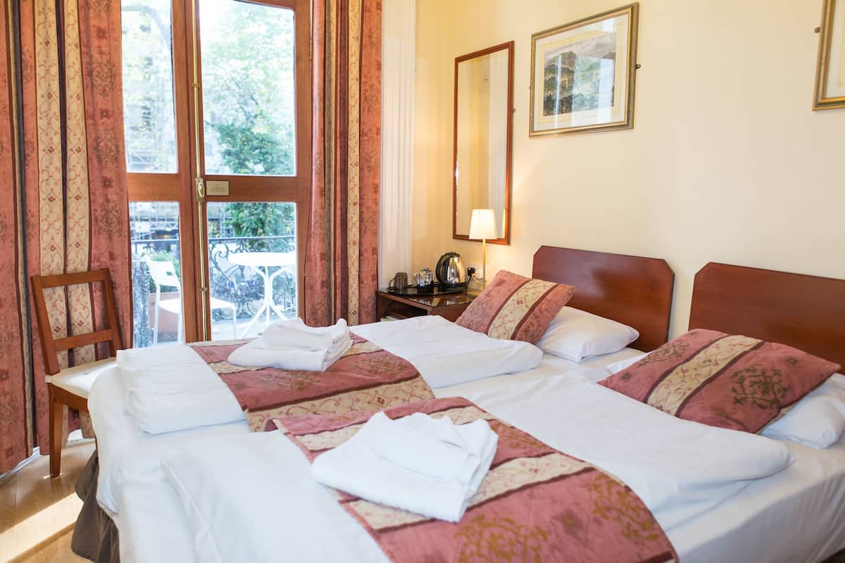 Iron/ironing board, free WiFi, bed sheets