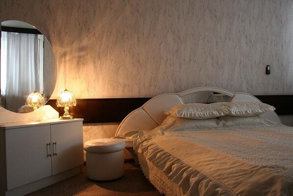Room - Hotel Cosmos (Chisinau)
