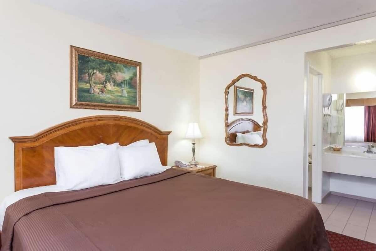 Desk, free WiFi, bed sheets