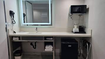 Đồ dùng nhà tắm miễn phí, máy sấy tóc, khăn tắm, xà phòng