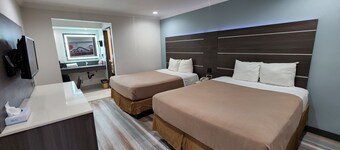 Travelodge by Wyndham Fullerton Near Anaheim