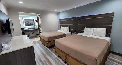 Travelodge by Wyndham Fullerton Near Anaheim