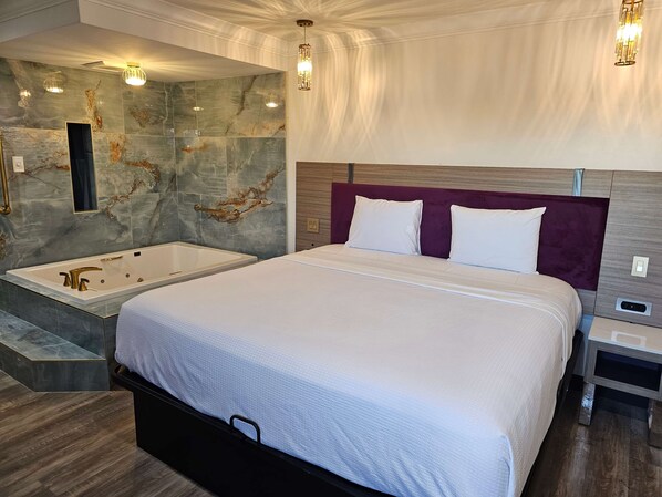 Suite, 1 King Bed, Non Smoking | Desk, free WiFi, bed sheets