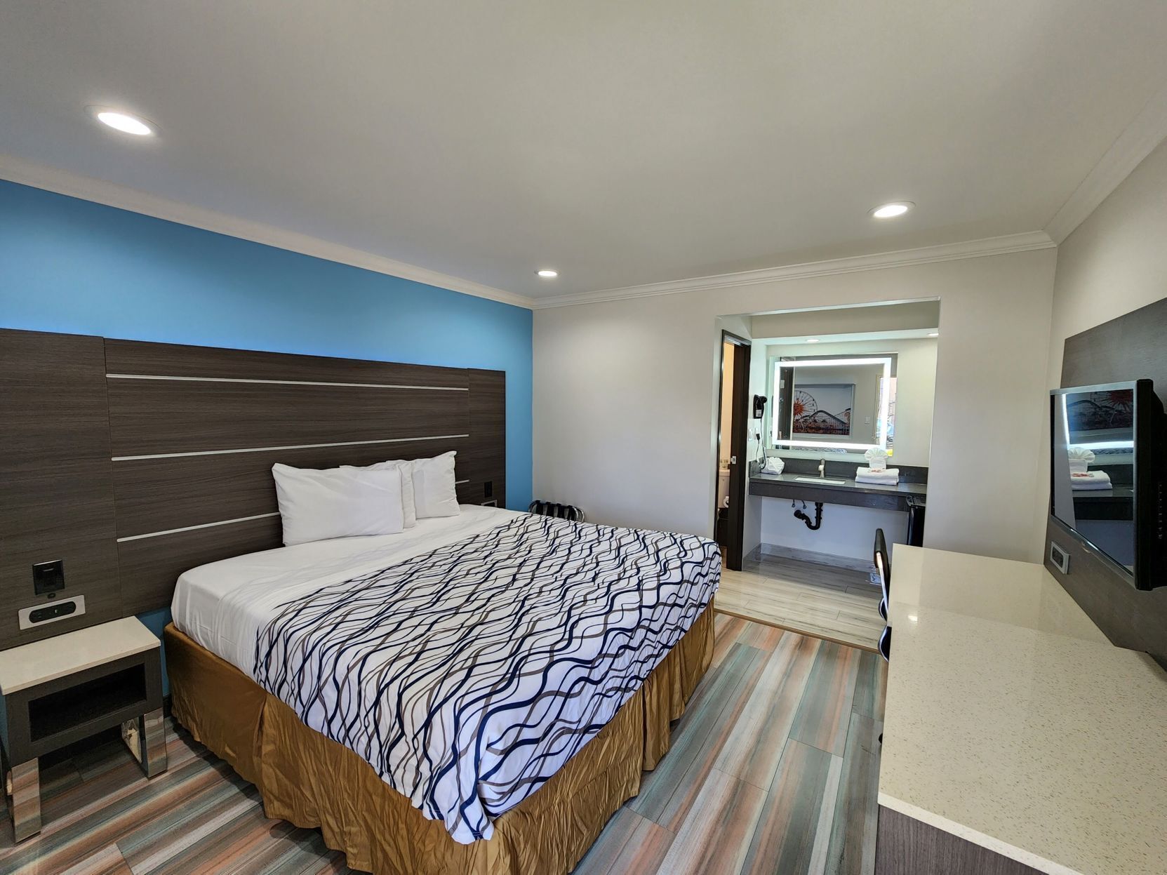 Desk, free WiFi, bed sheets