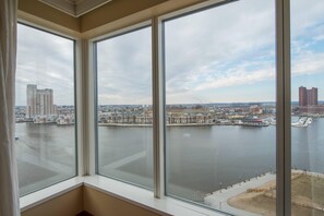 Room, 1 King Bed, Harbour View, Corner