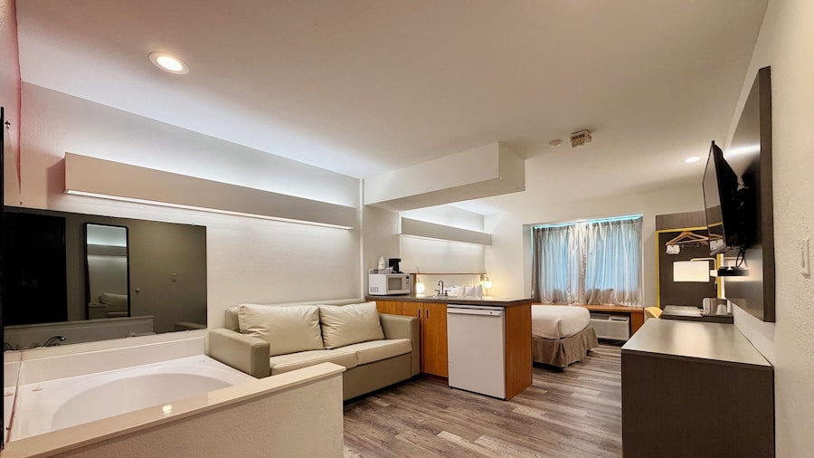 Ramada Limited by Wyndham, Bloomington I-55 & I-74 IL