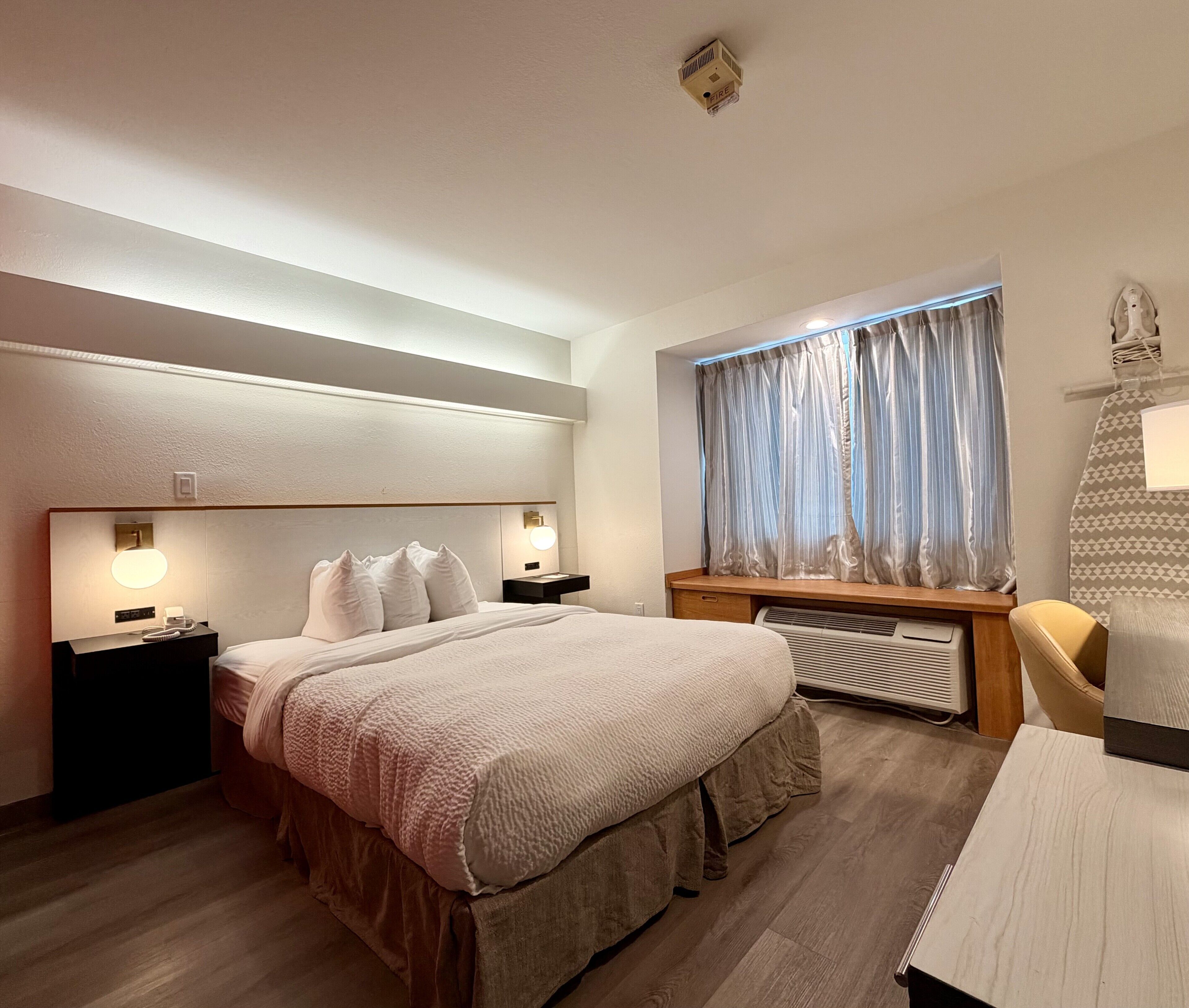Premium bedding, desk, iron/ironing board, free WiFi
