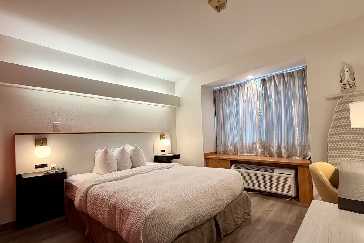 Ropa de cama de alta calidad y escritorio