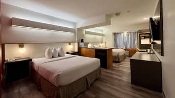Studio Suite, 2 giường cỡ queen, không hút thuốc | Bộ đồ giường cao cấp, bàn, bàn ủi/dụng cụ ủi quần áo