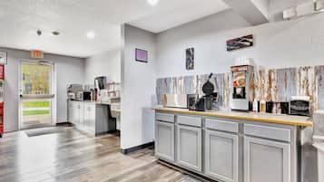 Free daily continental breakfast