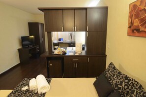 Junior Suite, 1 Bedroom, Mountain View | Bathroom | Combined shower/tub, hair dryer, bidet, towels