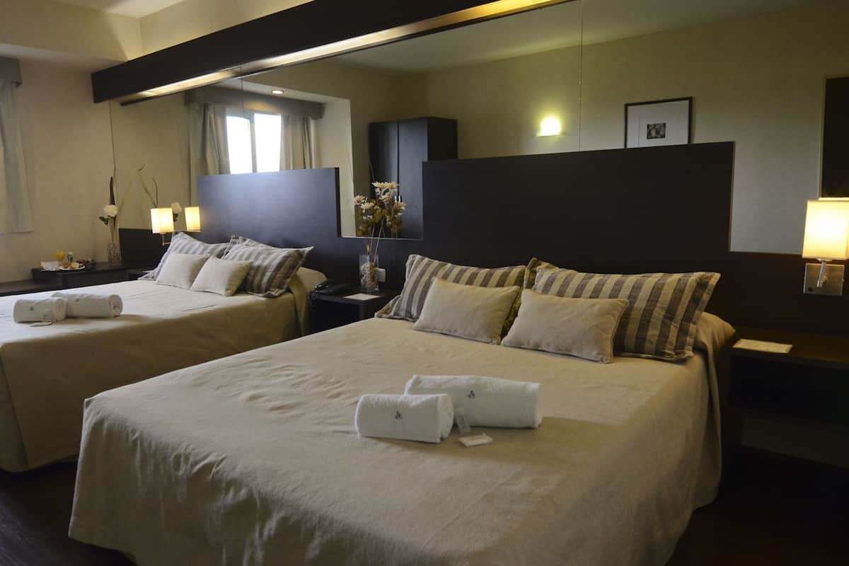 Coffre-fort, décor unique, ameublement unique, bureau