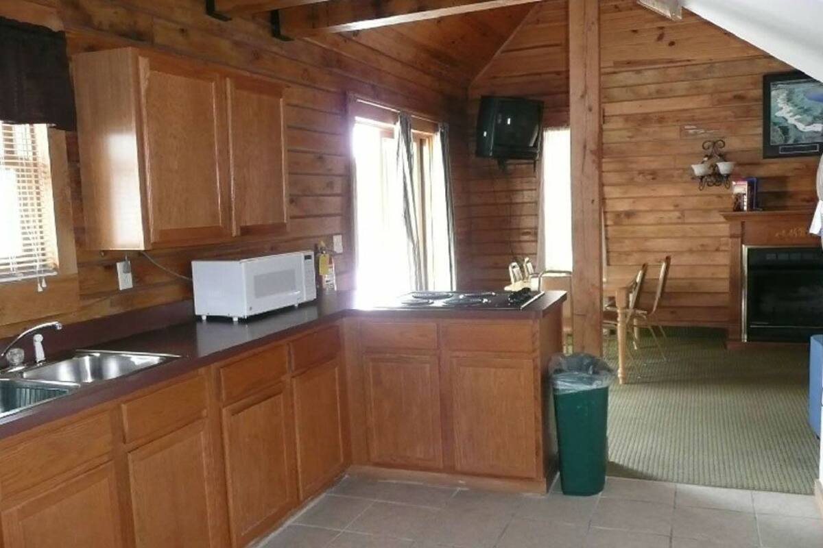 Luxury Cottage, 2 Bedrooms | Private kitchen | Coffee/tea maker, microwave