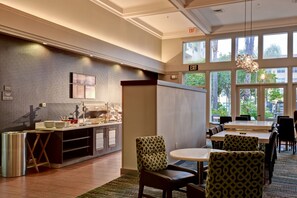 Free daily buffet breakfast - Residence Inn by Marriott Los Angeles LAX/El Segundo (El Segundo)