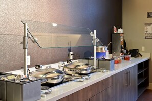 Free daily buffet breakfast - Residence Inn by Marriott Los Angeles LAX/El Segundo (El Segundo)