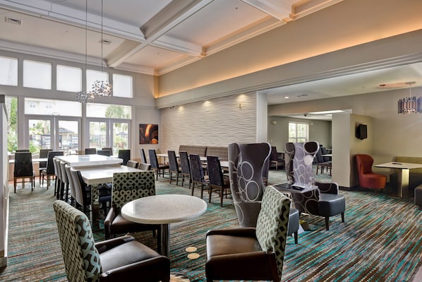 Bar-salon dans le hall