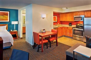 Fridge, microwave, stovetop, dishwasher - Residence Inn by Marriott Philadelphia Conshohocken (Conshohocken)