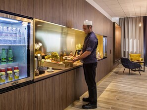 Petit déjeuner buffet servi tous les jours en supplément