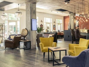 Bar (on property) - Mercure Paris Porte de Pantin (Pantin)