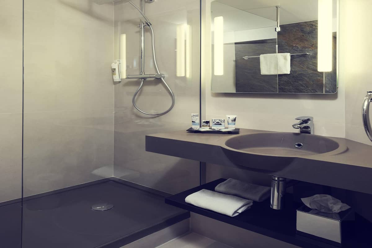 1 bedroom, premium bedding, in-room safe, desk