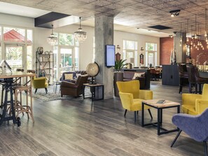 Bar (on property) - Mercure Paris Porte de Pantin (Pantin)