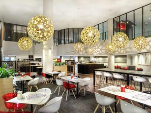 Breakfast served, local cuisine - ibis Melbourne Hotel and Apartments (Melbourne)