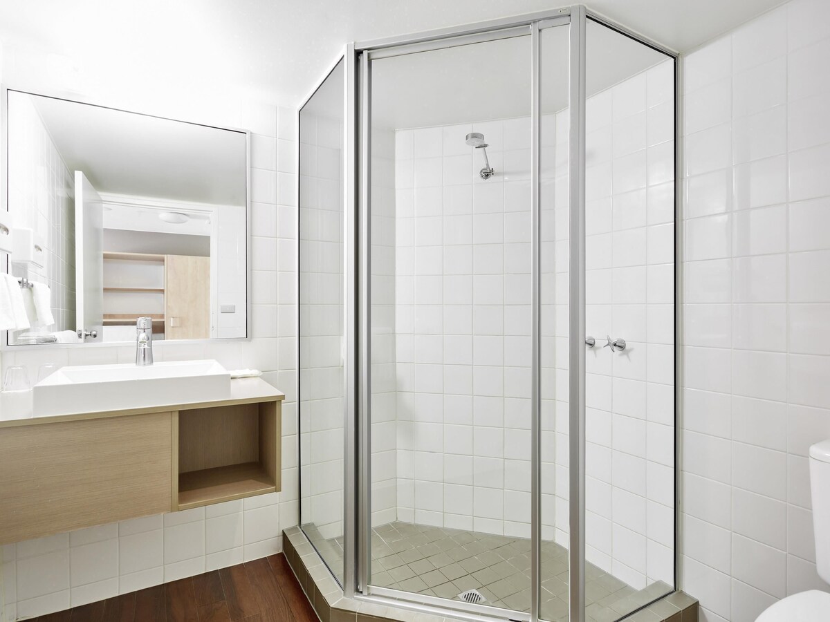 ibis Melbourne Hotel and Apartments