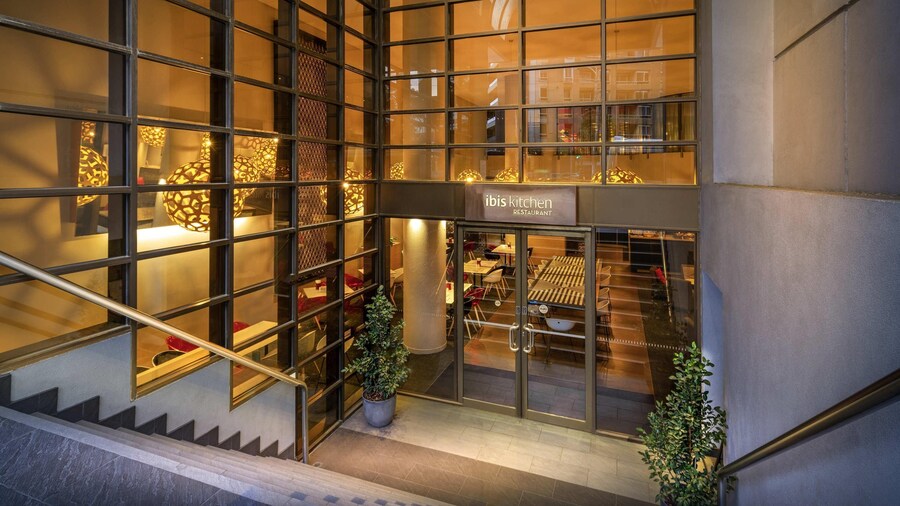 ibis Melbourne Hotel and Apartments