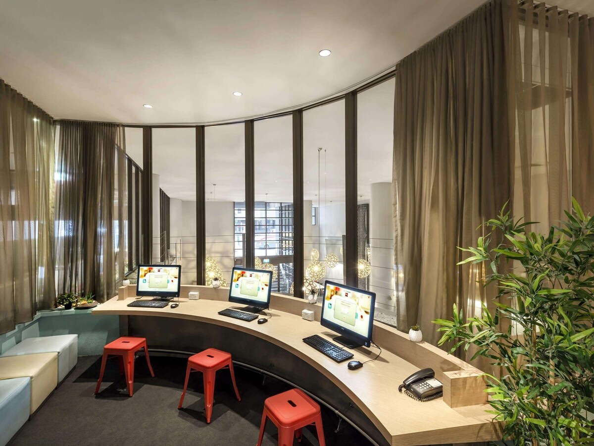 ibis Melbourne Hotel and Apartments