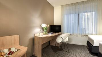 Daily buffet breakfast (AUD 28 per person)