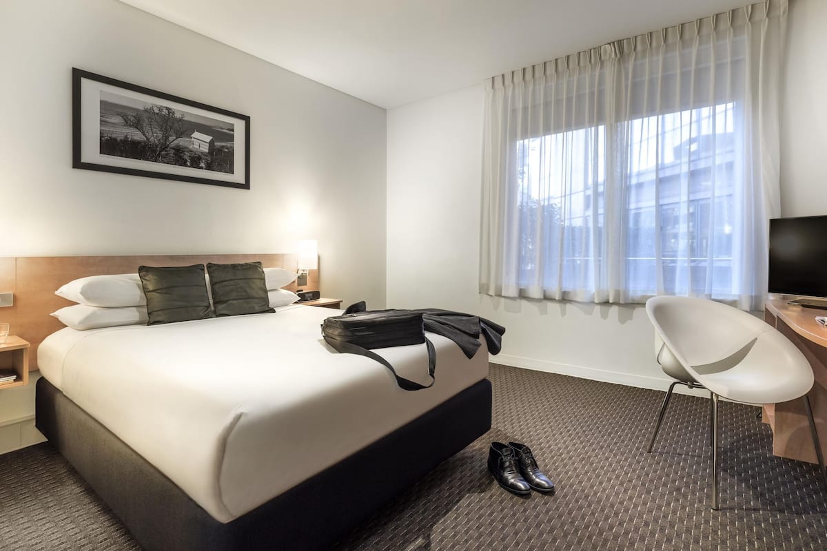 In-room safe, individually furnished, desk, laptop workspace
