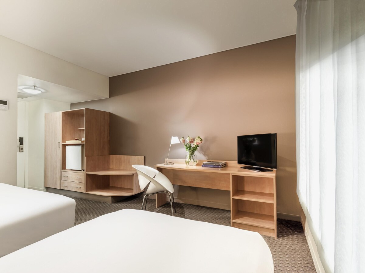 ibis Melbourne Hotel and Apartments