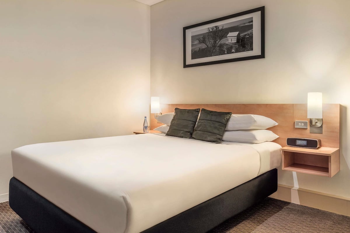 In-room safe, individually furnished, desk, laptop workspace