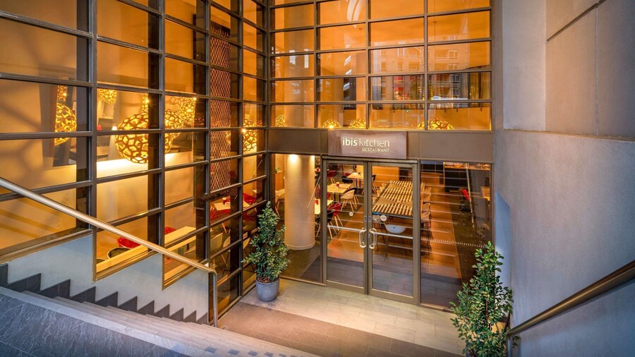 ibis Melbourne Hotel and Apartments