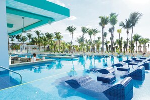 3 outdoor pools, pool umbrellas, sun loungers - Hotel Riu Playacar - All Inclusive (Playa del Carmen)