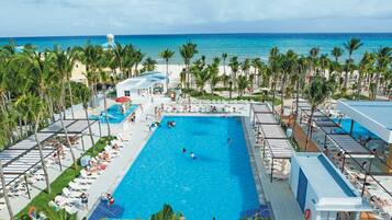 3 outdoor pools, pool umbrellas, pool loungers